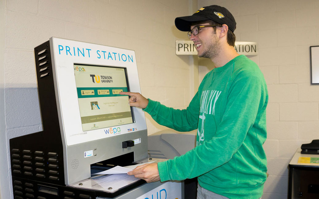 Student using wepa printing kiosk in Technology Support Desk Cook 35 Lab