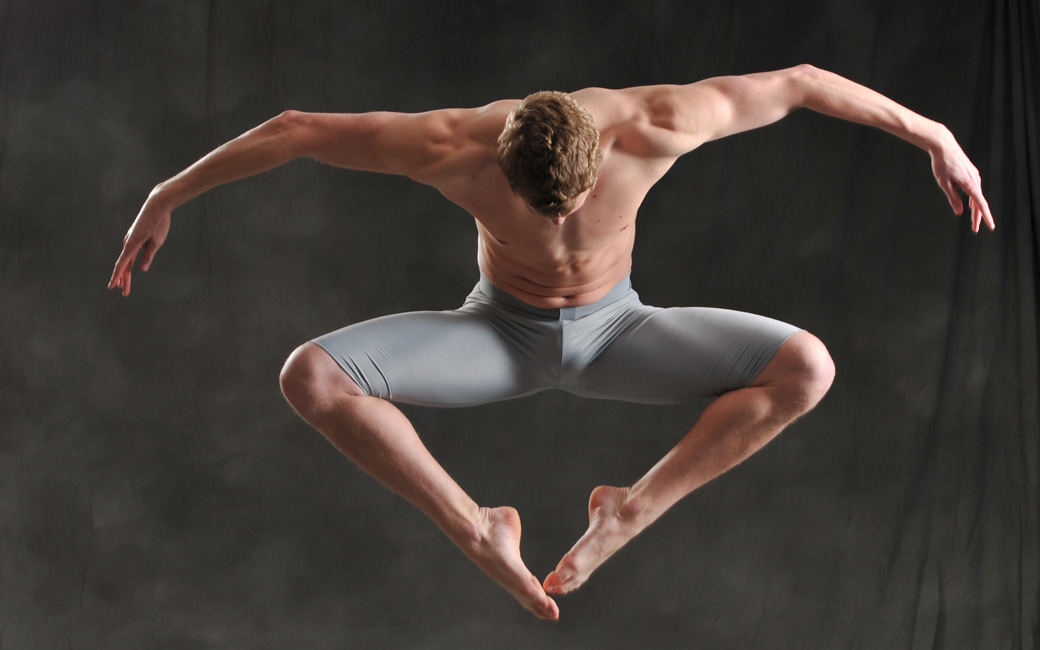 Male dancer jumping 