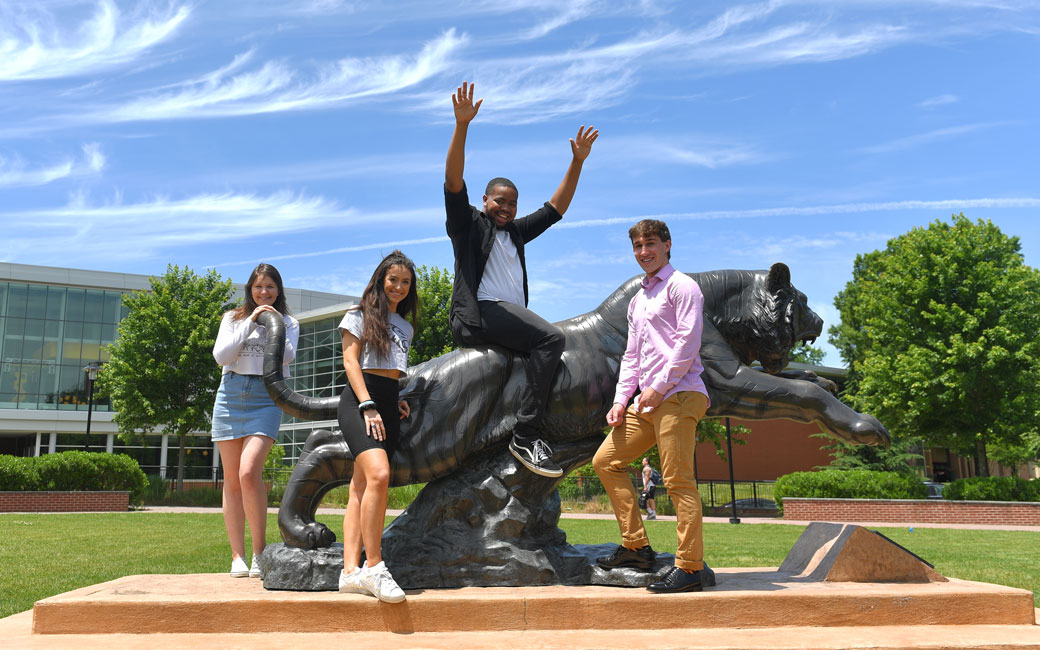 Students posing on Tiger Statue