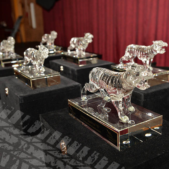Tiger statues of crystal